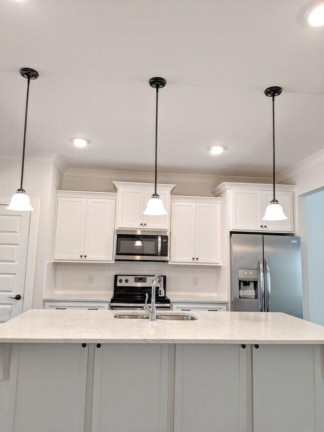 Foto del edificio - 8100 Lenox Creekside Dr