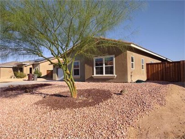 Foto del edificio - Coming Soon! Must See!!!! Spacious 4 Bedroom 3 Bath In Desert Knoll Community!!!