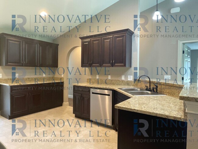 Foto del edificio - 3/2 Single Family Home with 2 Car Garage i...