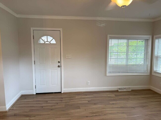 Foto del edificio - 3BR/2BA Durham Duplex | Utilities Included | Move-In Special: $500 Deposit | Near Duke
