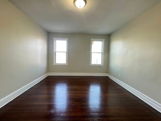 Building Photo - 496 Grove St