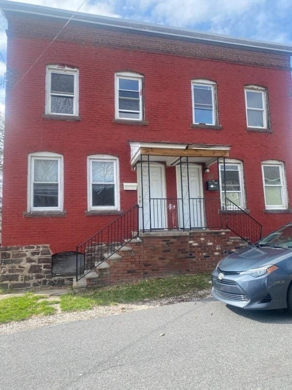 Building Photo - 27 Oakwood Ln