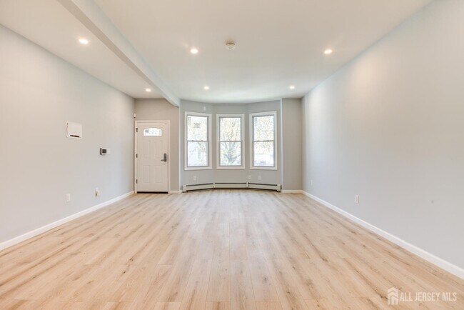 Foto del edificio - 3436-36 Millington Ave