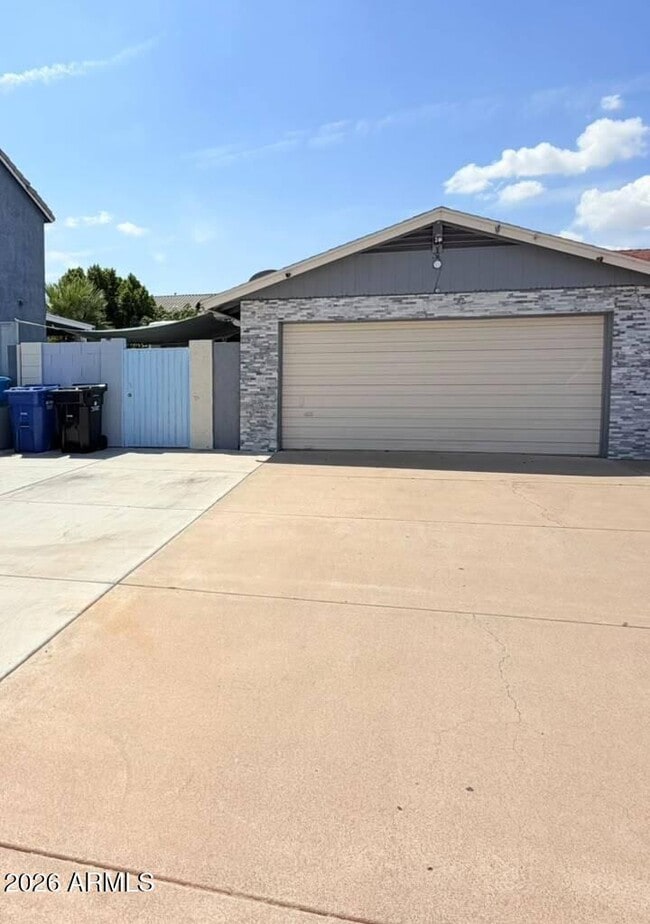 Building Photo - 2923 W Keim Dr