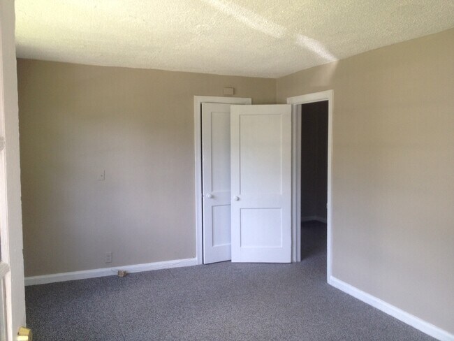Foto del edificio - **AVAILABLE NOW**2 bedroom / 1 bathroom Ho...