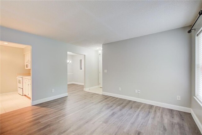 Building Photo - 1603 Huntingdon Chase