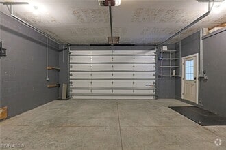 Building Photo - 1352 Shadow Ln