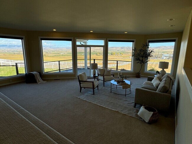 Building Photo - Modern Ranch with Views
