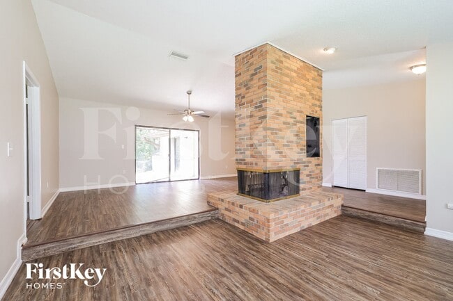 Foto del edificio - 5305 Lisa Ave