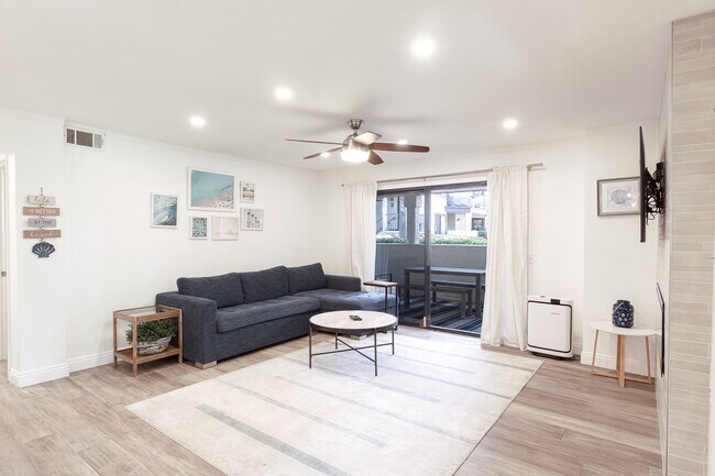 Building Photo - 2-Bedroom + 2-Bathroom Unit | The Colony | Oxnard | Furnished