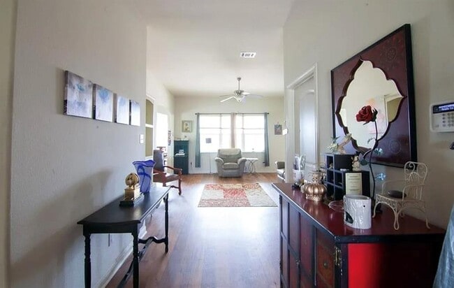 Foto del edificio - 19600 Per Lange Pass