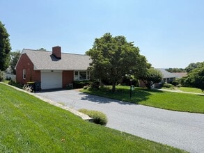 Building Photo - 45 Highland Dr