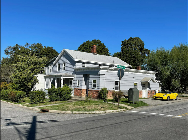 Building Photo - 222 E Main St