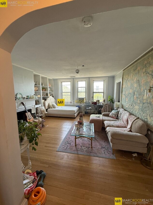 Primary Photo - 408 Beacon St
