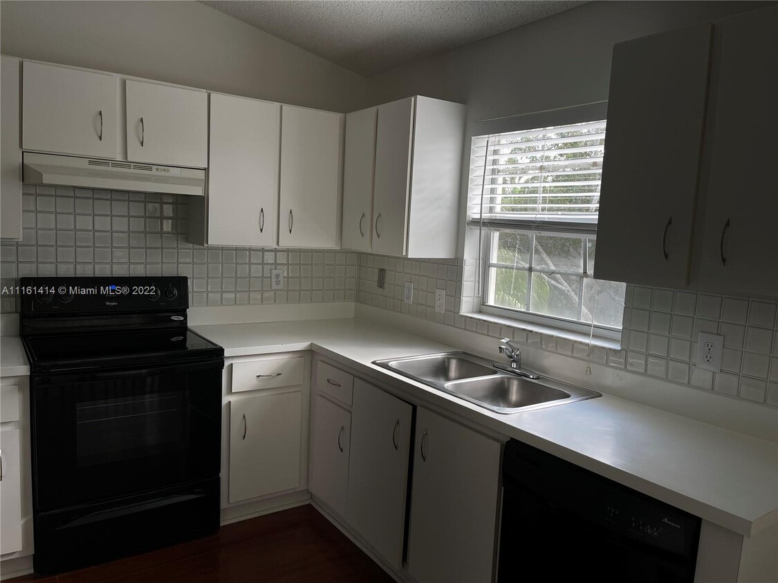 Foto principal - 3840 NW 122nd Terrace