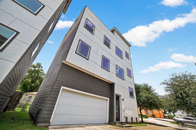 Building Photo - 1630 W 24th St