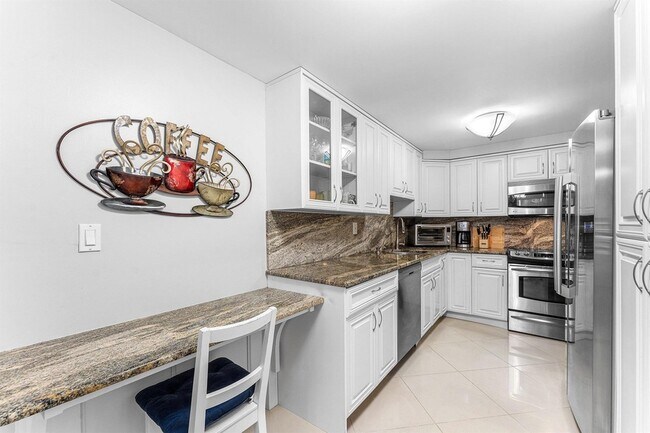 Foto del edificio - 3215 S Ocean Blvd