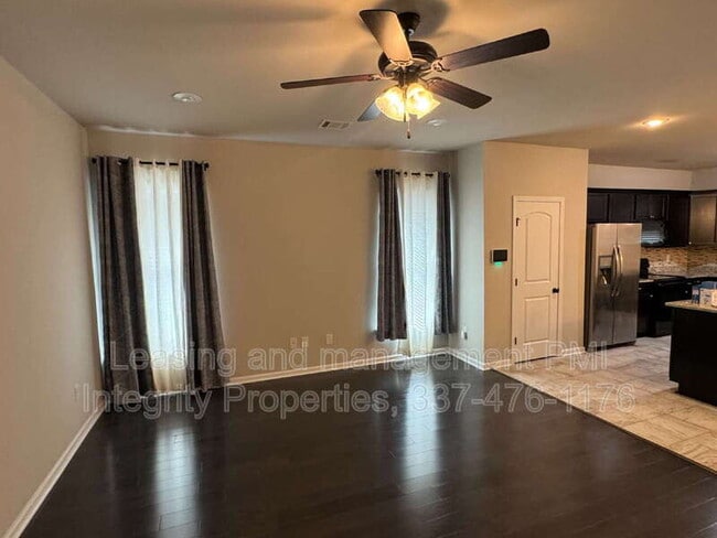 Foto del edificio - 406 Gray Birch Lp