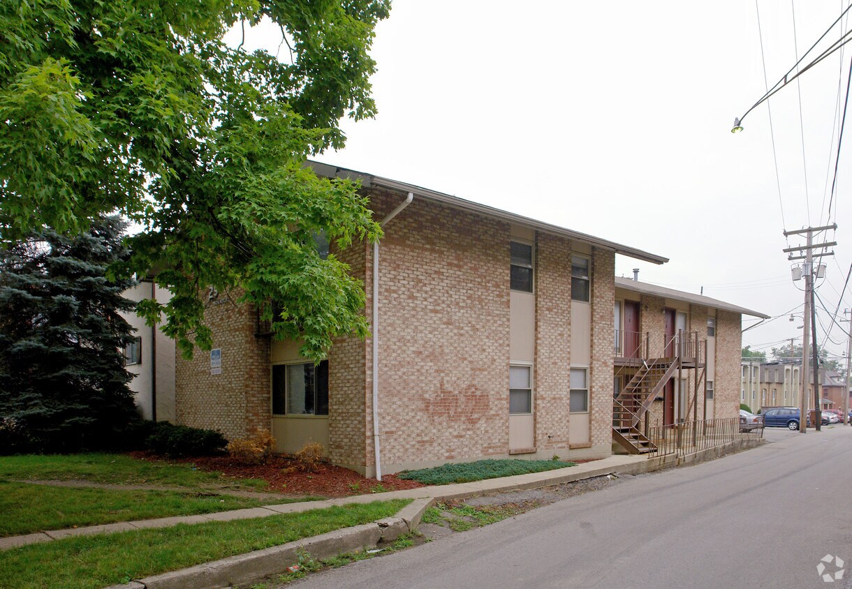 Primary Photo - 29 E Norwich Ave