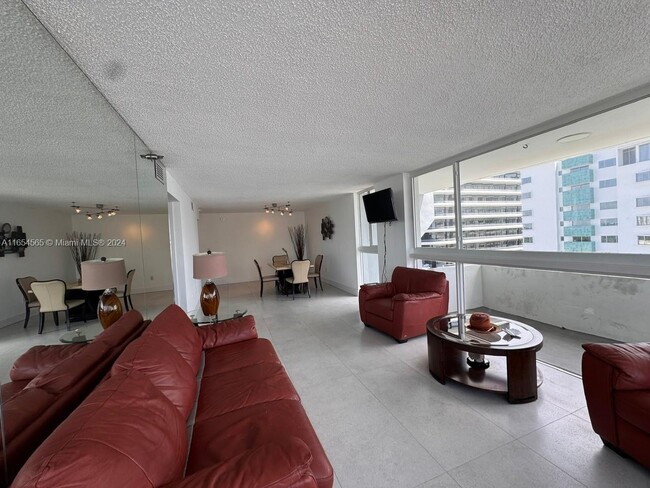 Foto del edificio - 3200 Collins Ave