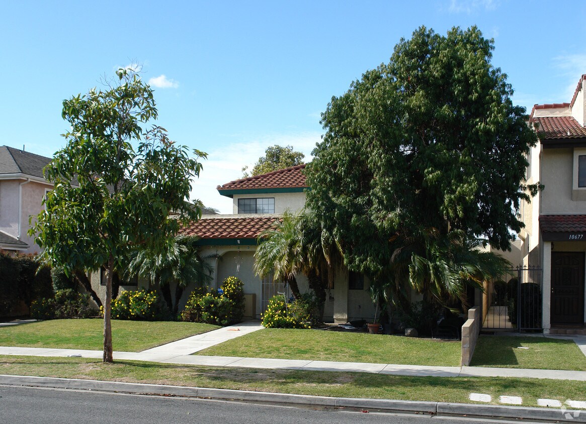 Foto del edificio - 10681 Walnut St