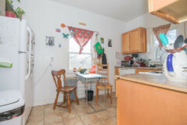 Building Photo - HOT ALLSTON LISTING!!!!