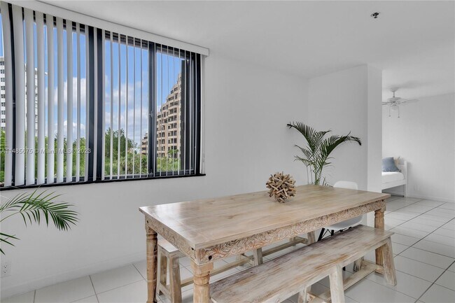 Building Photo - 251 Crandon Blvd