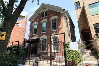 Building Photo - 825 N Hermitage Ave