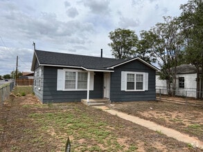 Building Photo - 101 N Uvalde Ave