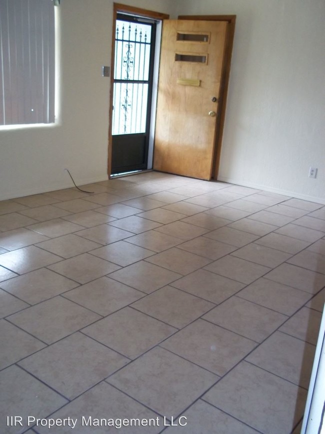Foto del edificio - 3 br, 2 bath House - 404 S. Hemlock Ave