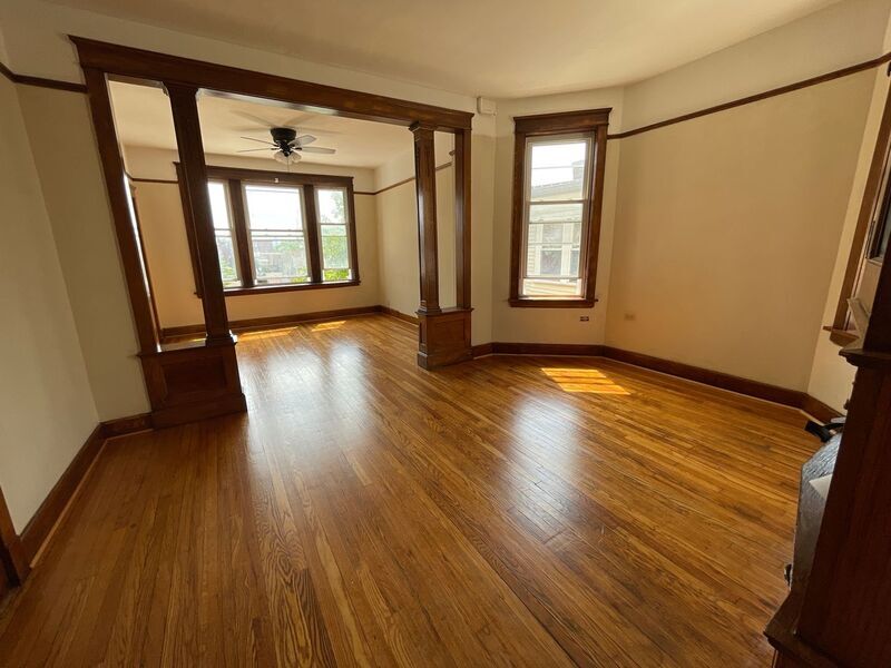 Primary Photo - 1410 N St Louis Ave