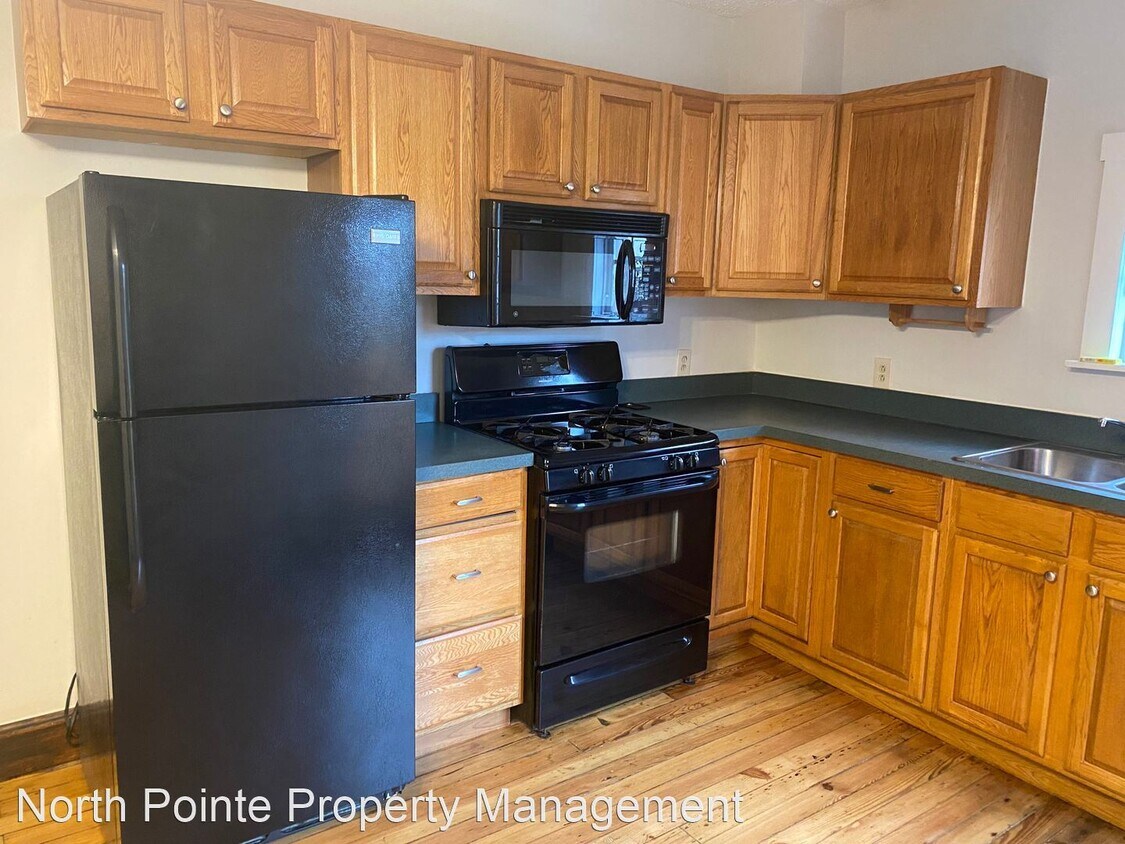 Primary Photo - 3 br, 1 bath House - 722 Fulton St.