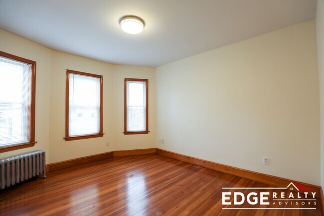 Foto del edificio - 12 Montcalm Ave