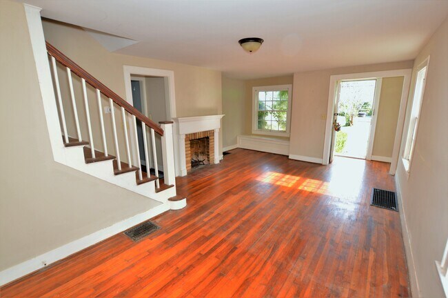 Building Photo - 1211 Highland St