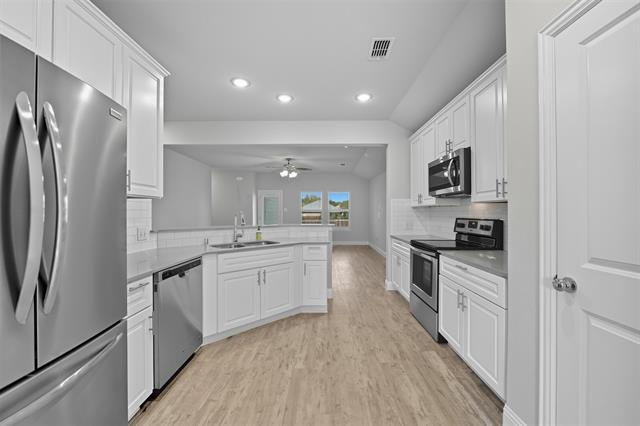 Building Photo - 3205 Armstrong St