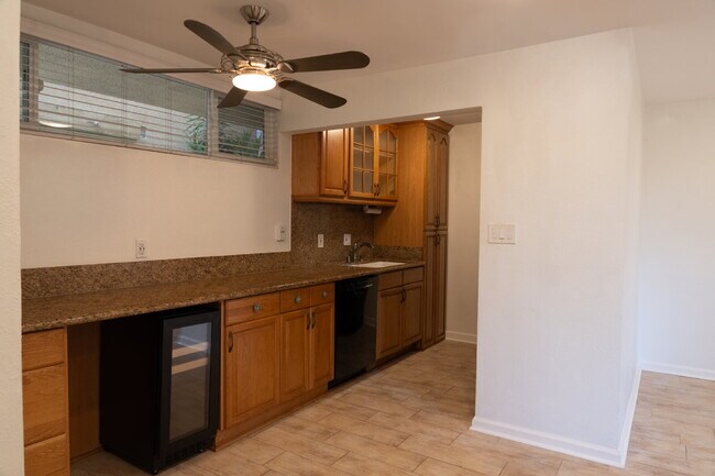 Foto del edificio - 465 S Los Robles Ave