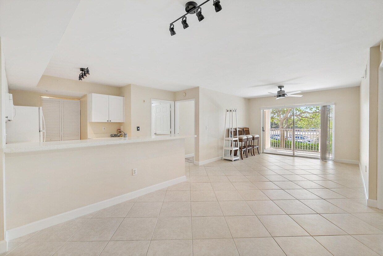 Foto principal - 260 Village Blvd