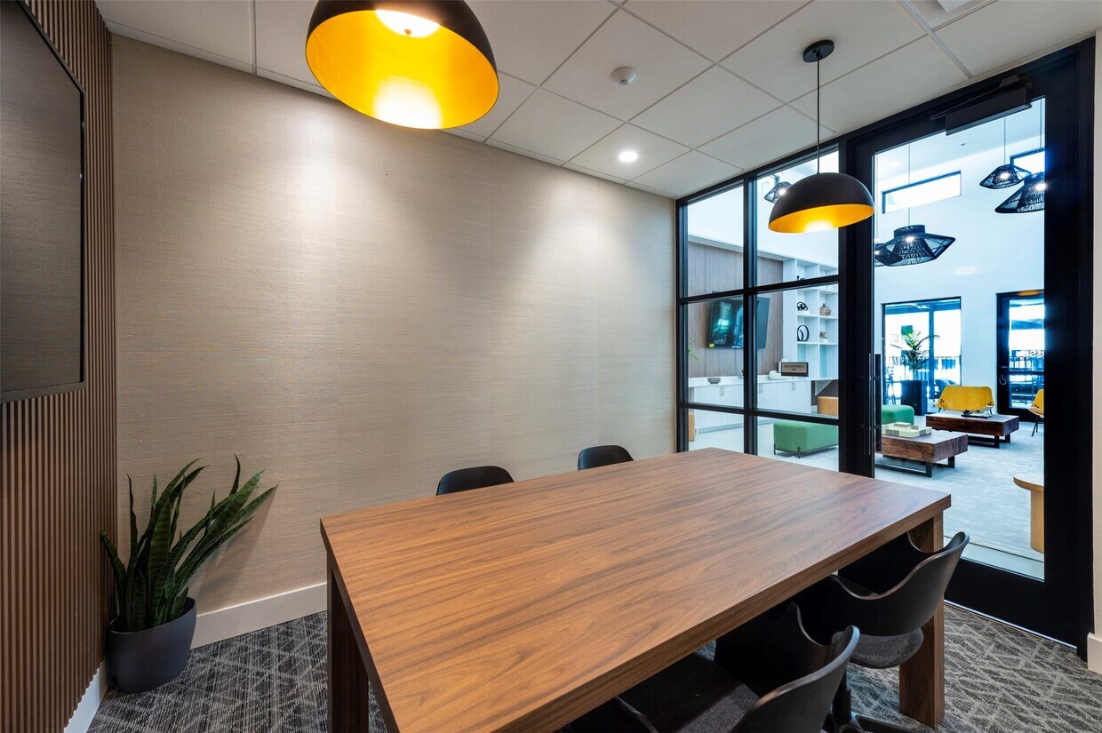 Foto principal - 18036 Park Row Blvd