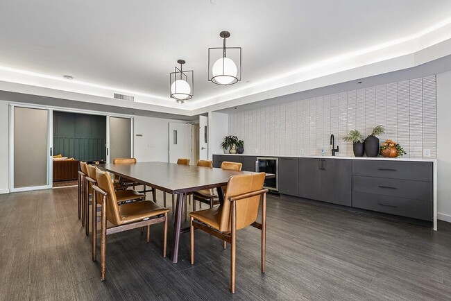 Building Photo - Riverpark Apartments