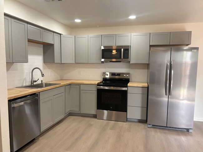 Foto del edificio - 5213 Everett Ln