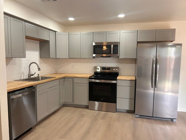 Photo - 5213 Everett Ln Apartment