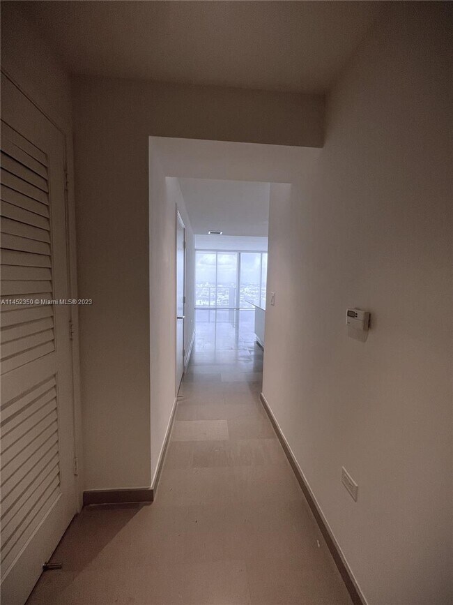 Foto del edificio - 88 SW 7th St