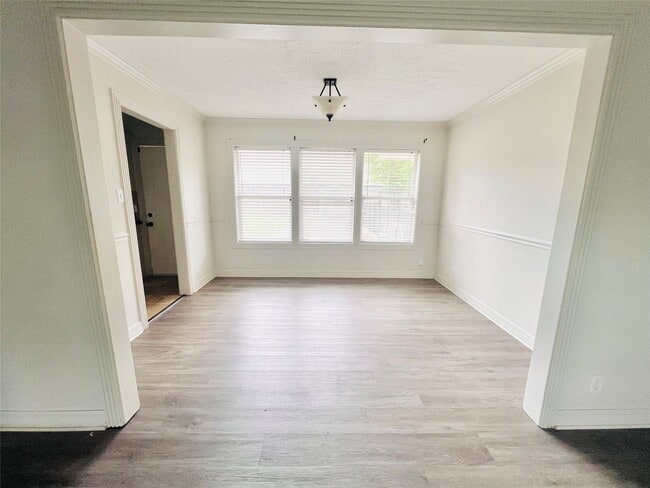 Foto del edificio - 1910 Huge Oaks St