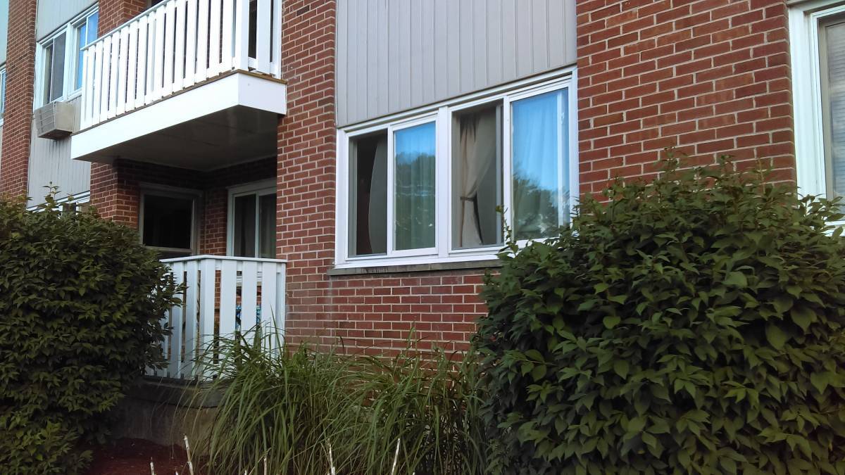 Two Bedroom Apt, great Location!!! - 70 Boardman St