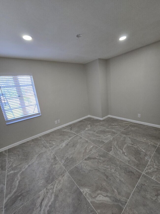 Building Photo - 4036 Luzon Ave