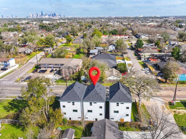 Building Photo - 4012 Yellowstone Blvd