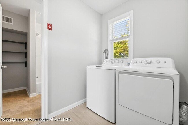 Foto del edificio - 3 Monroe St