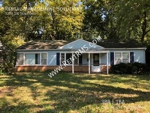 Building Photo - 3208 SW Sena Dr