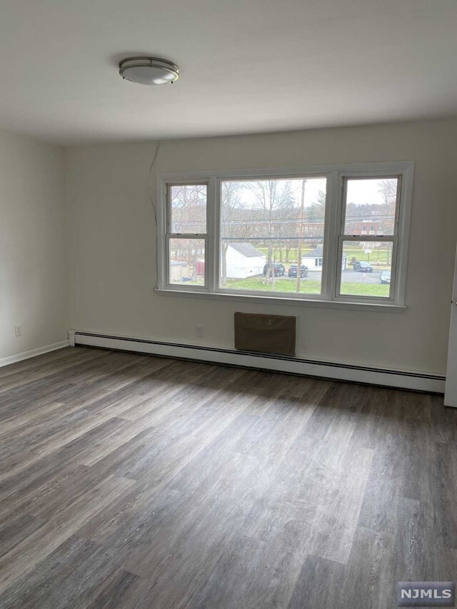 Building Photo - 122 Main St