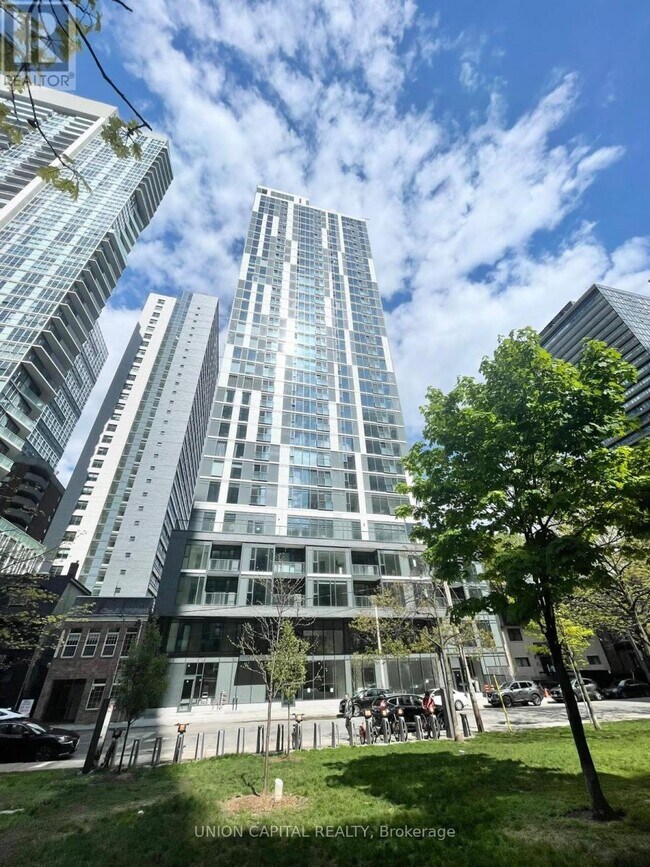 Building Photo - 65 Mutual St